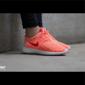 Nike Women Juvenate Hot Pink